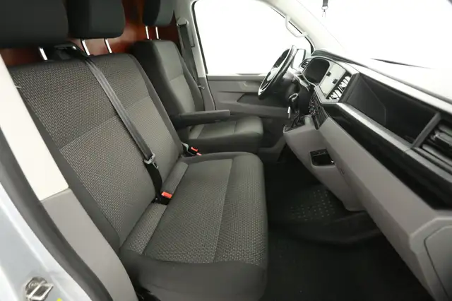 Volkswagen Transporter view 10