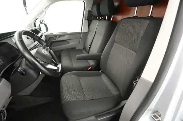 Volkswagen Transporter view 9
