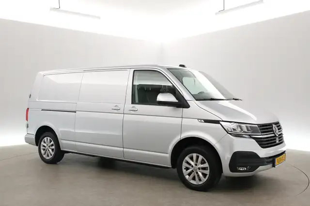 Volkswagen Transporter view 6