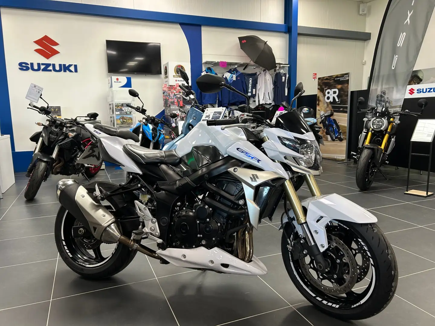 Suzuki GSR 750 Wit - 1