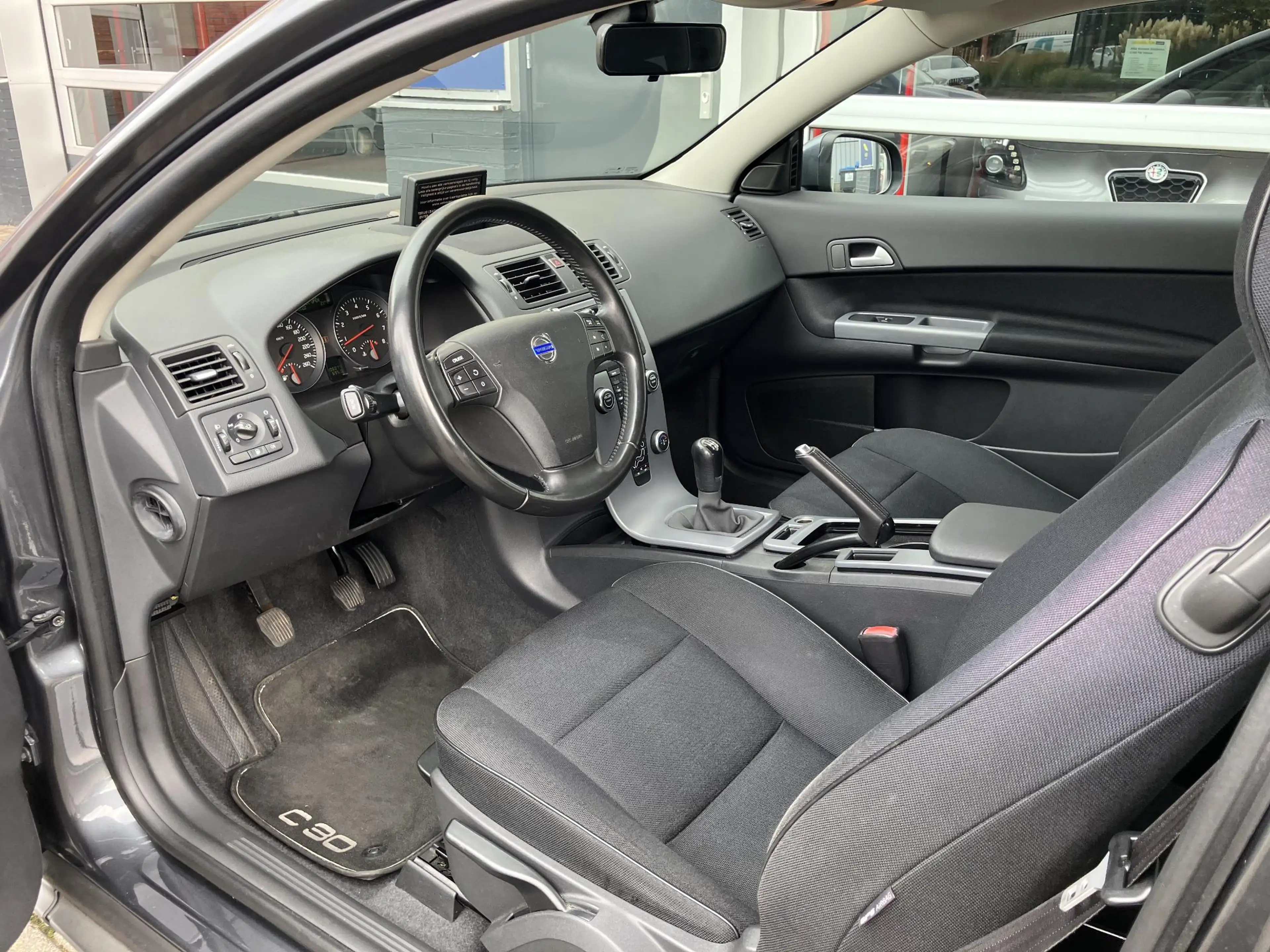 Volvo C30 1.6 Kinetic — photo 17