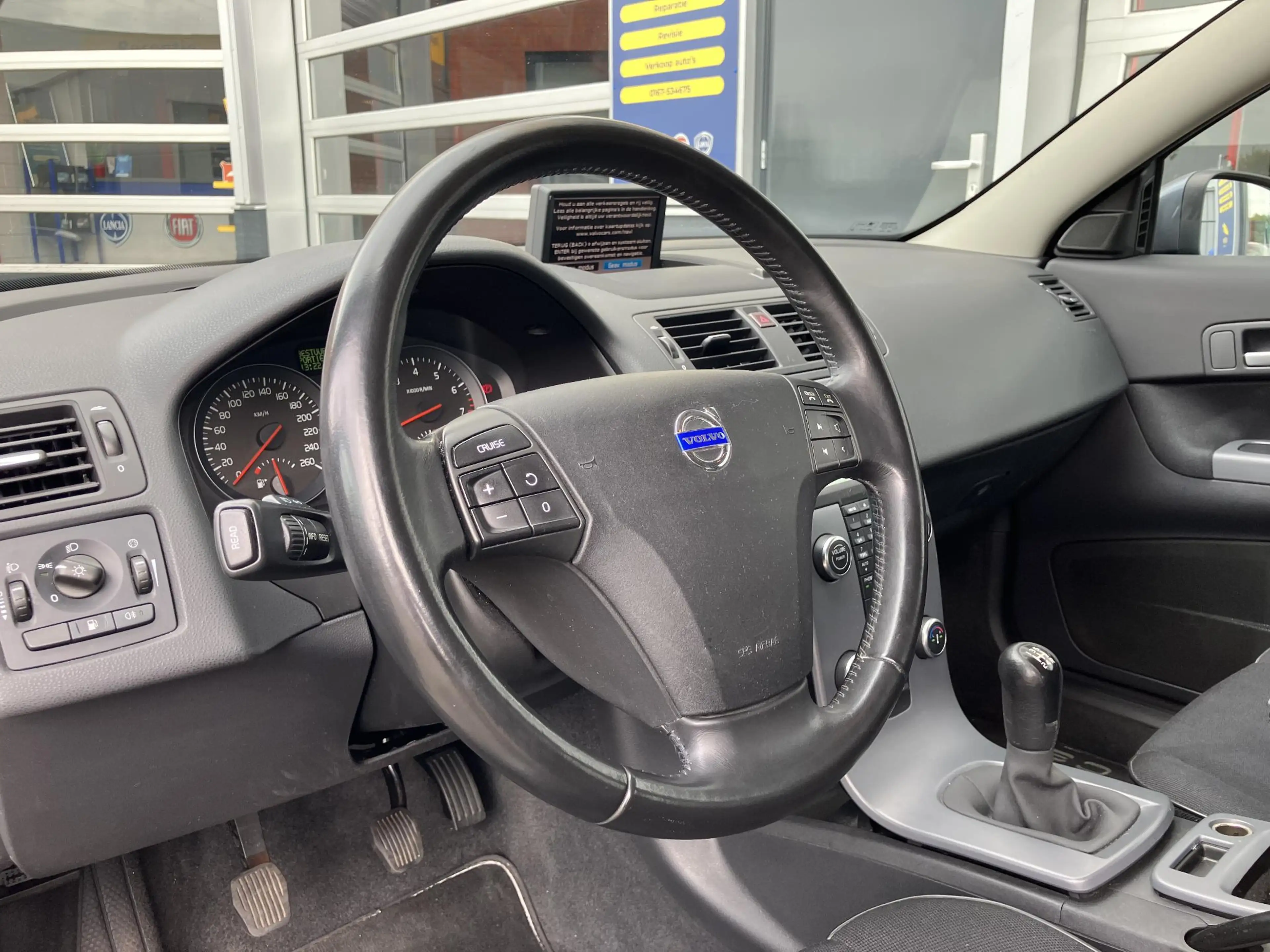 Volvo C30 1.6 Kinetic — photo 22