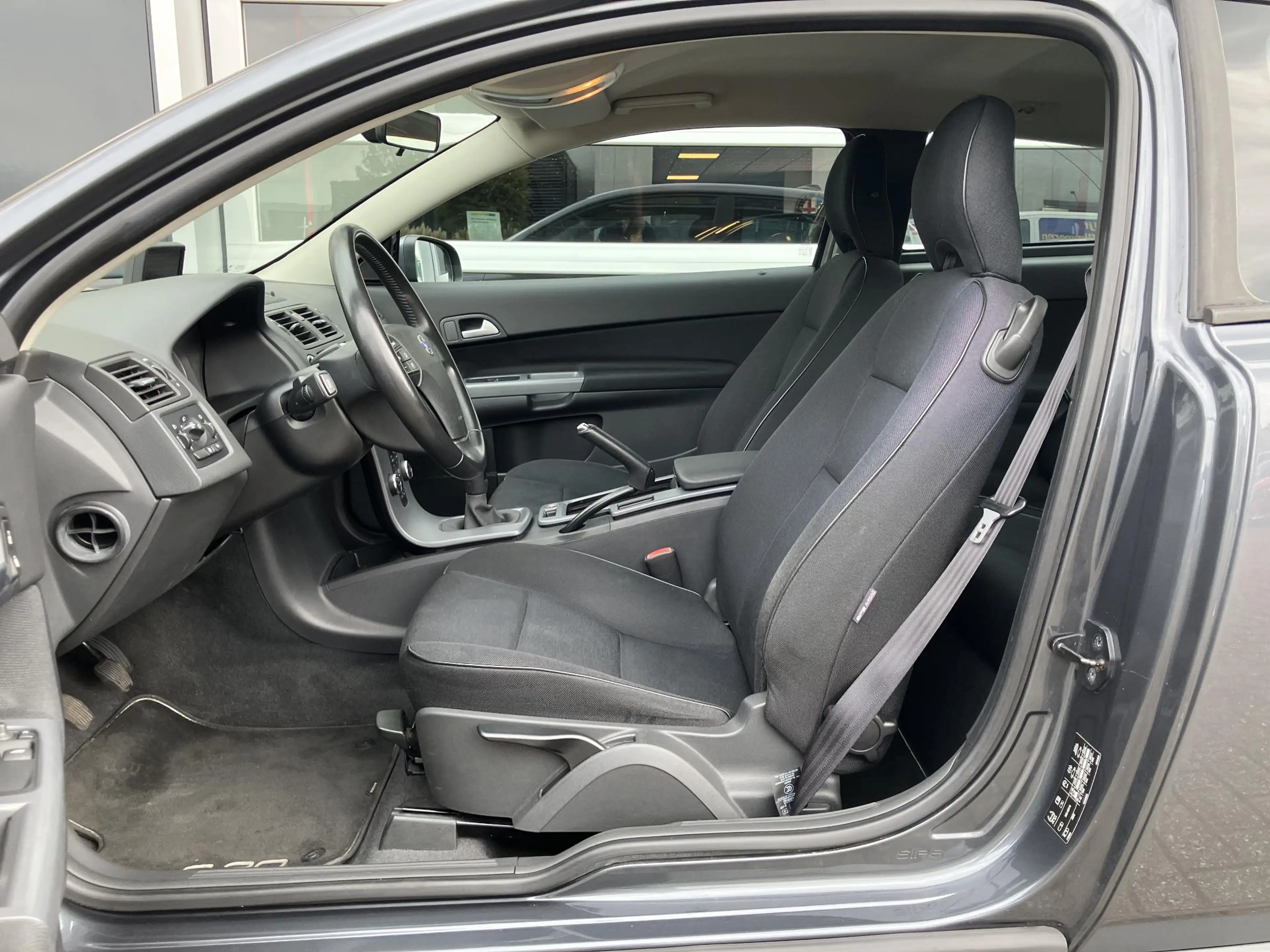 Volvo C30 1.6 Kinetic — photo 18