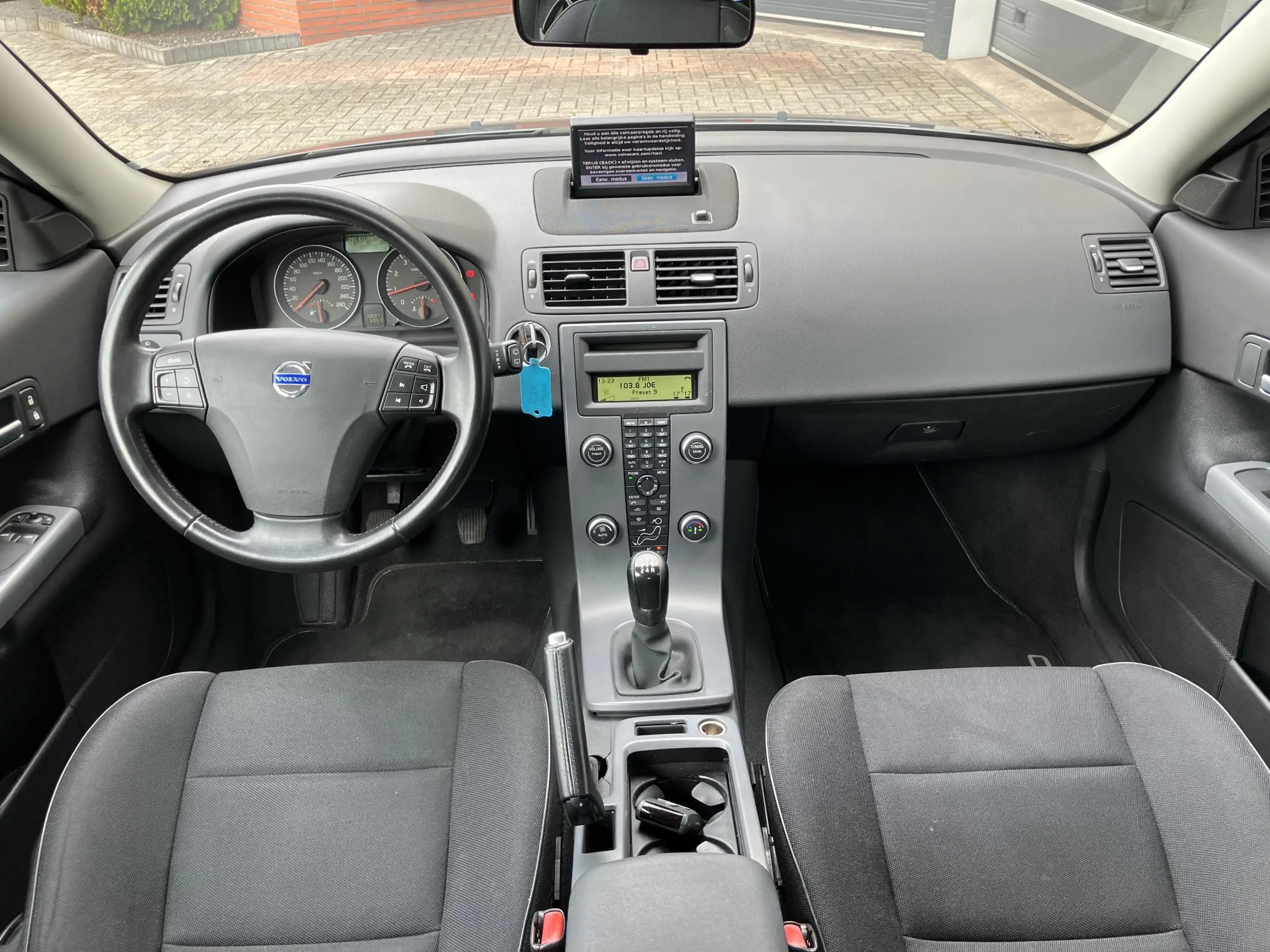 Volvo C30 1.6 Kinetic — photo 25