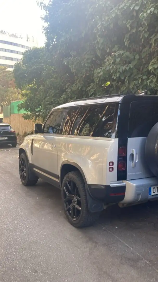 Land Rover Defender 110 3.0D l6 MHEV Hard Top S AWD Aut. 250 Plateado - 2