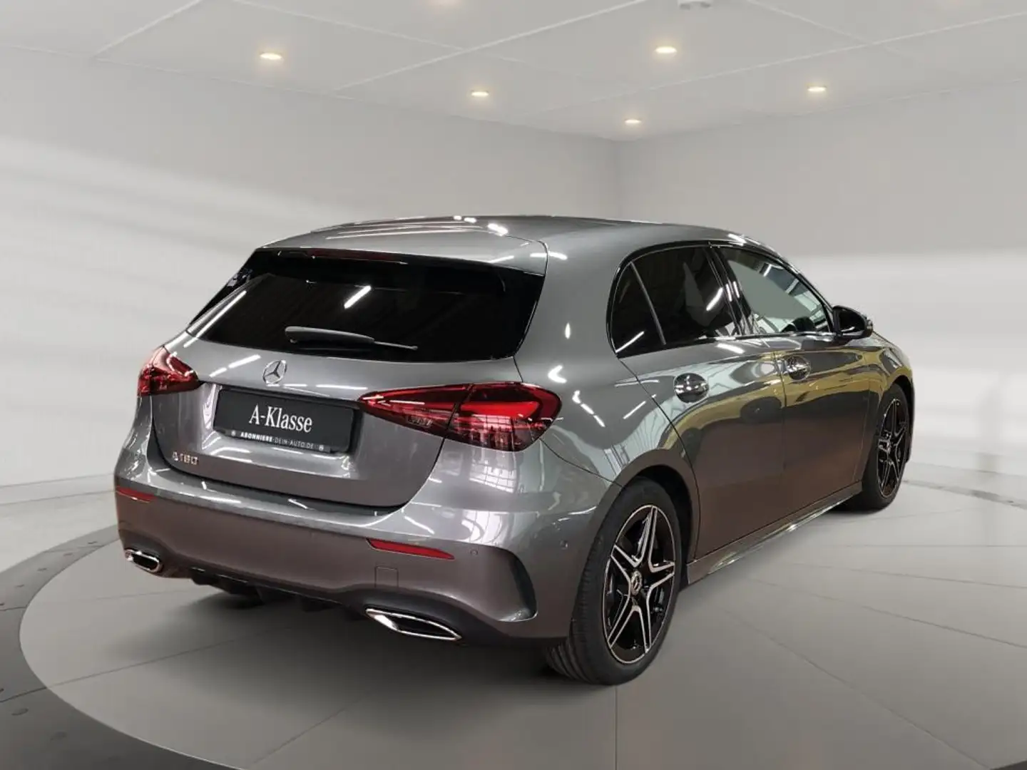 Mercedes-Benz A 180 +MBUX+Wide+AMG+Cam+SpurW+S-Sitz+W-Paket+LM Grey - 2