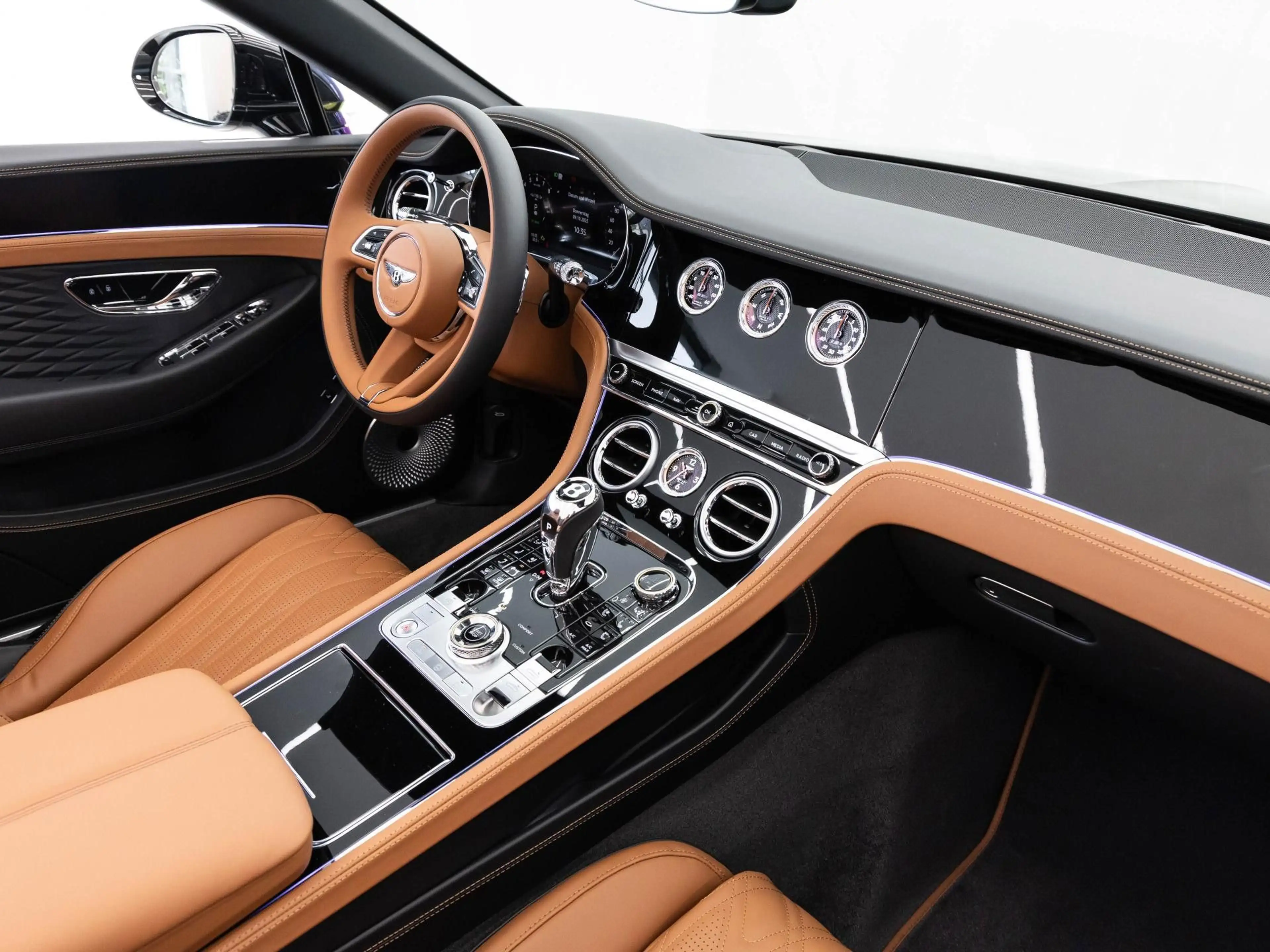 Bentley Continental GTC Azure (MY26) Hybrid — photo 8