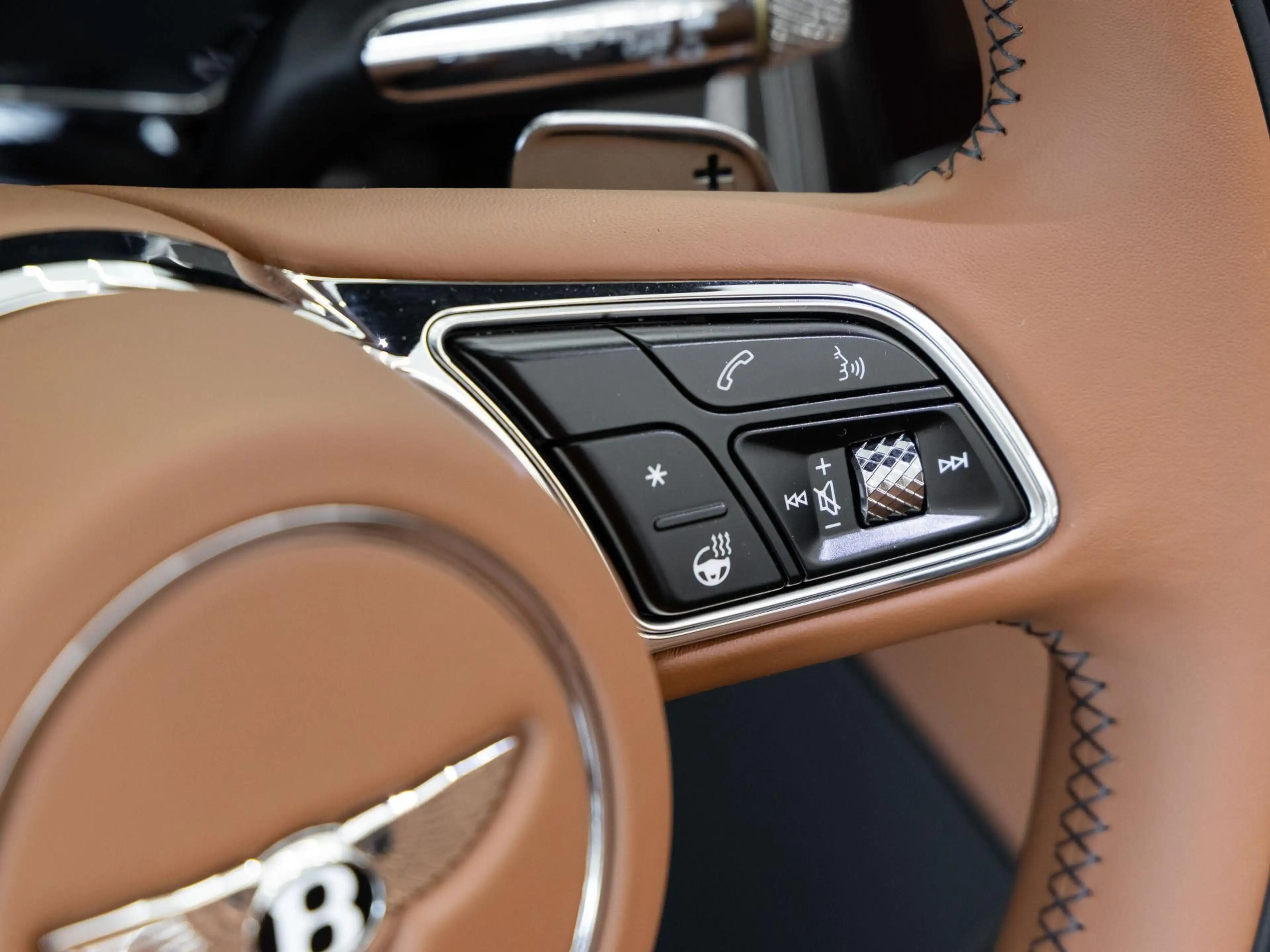Bentley Continental GTC Azure (MY26) Hybrid — photo 13