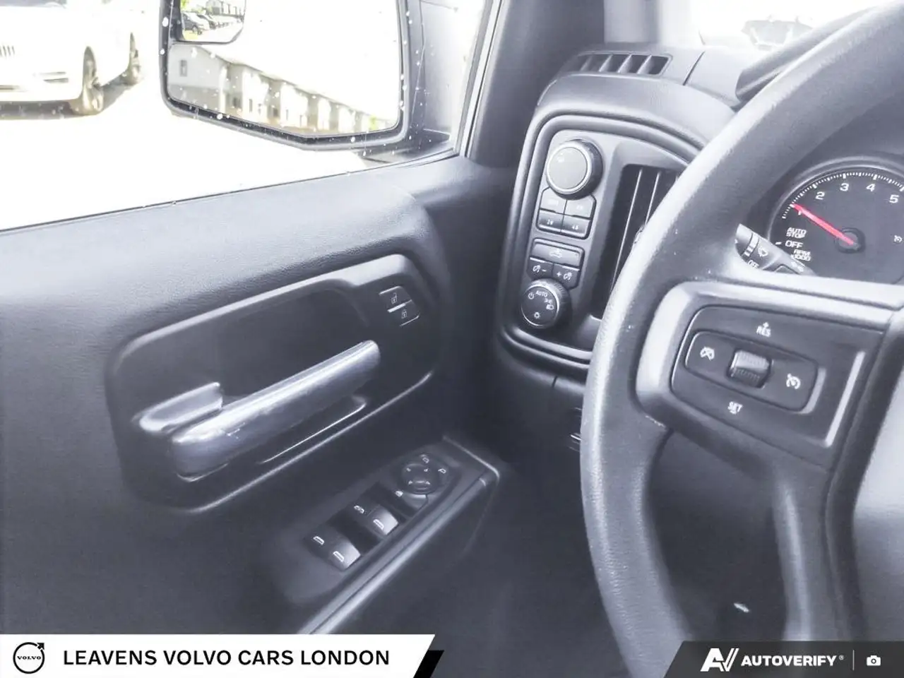 Chevrolet Silverado 1500 photo Chevrolet Silverado 1500