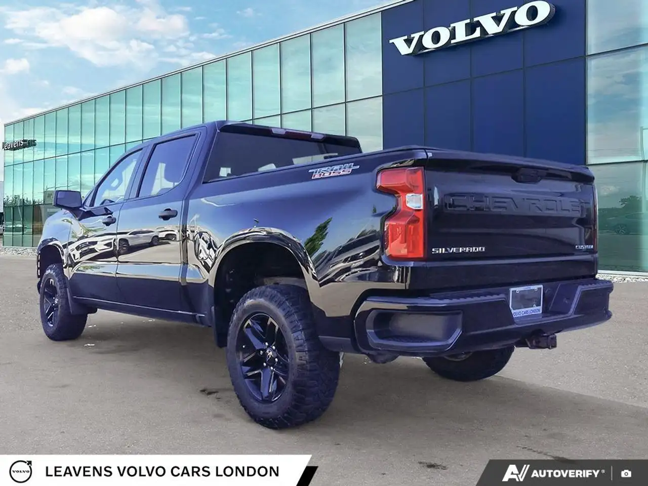 Chevrolet Silverado 1500 photo Chevrolet Silverado 1500