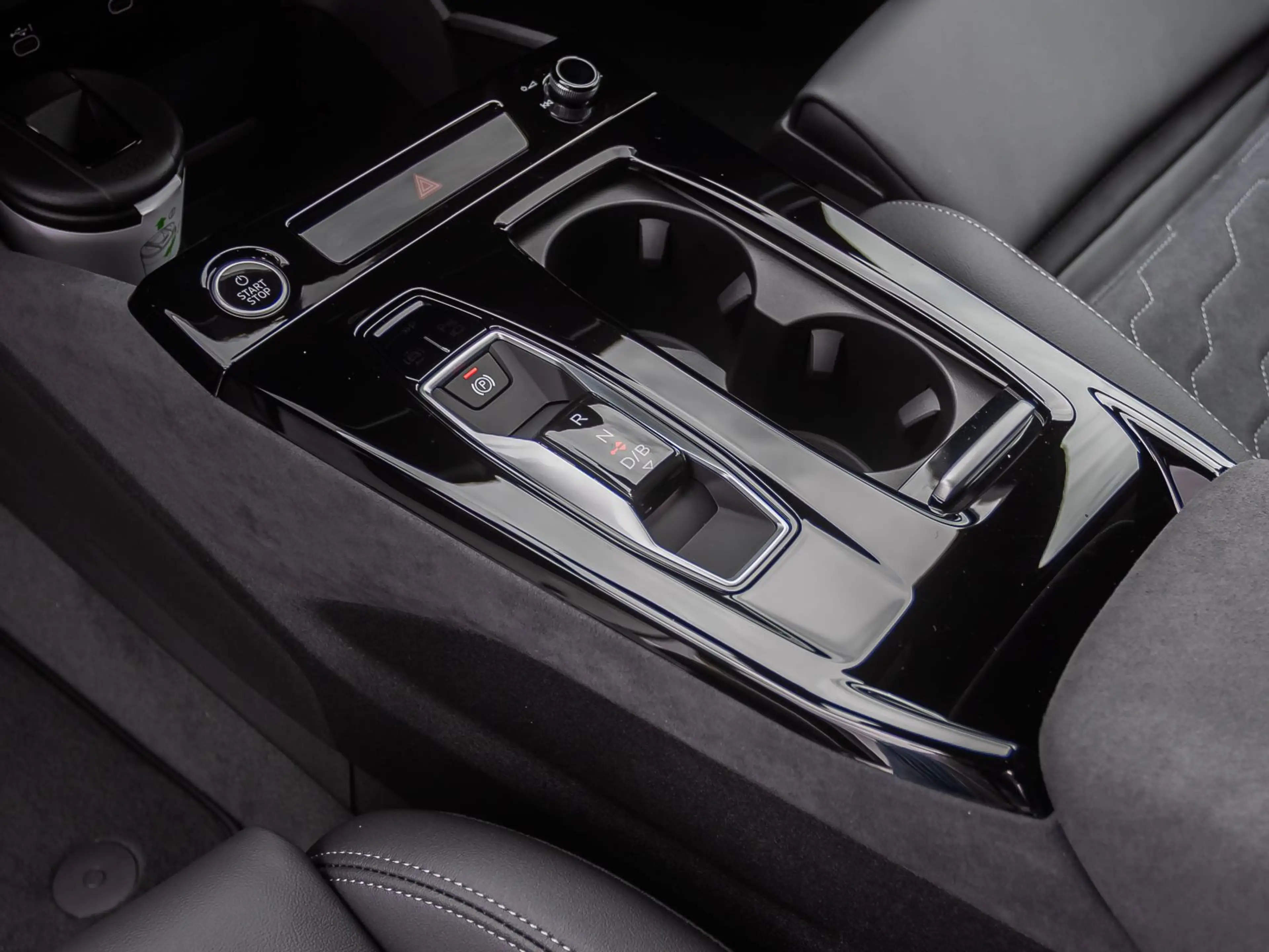 Audi A6 e-tron 2x S Line perform. TechPro/ Luft — photo 14