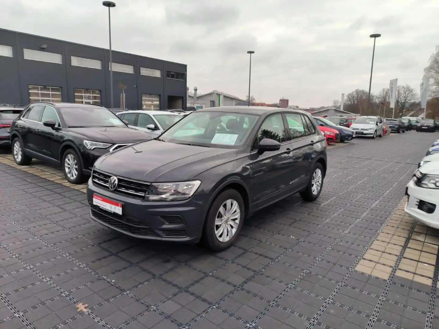 Volkswagen Tiguan Trendline 2.0 TDI Klimaanlage PDC el.Fh. Šedá - 1