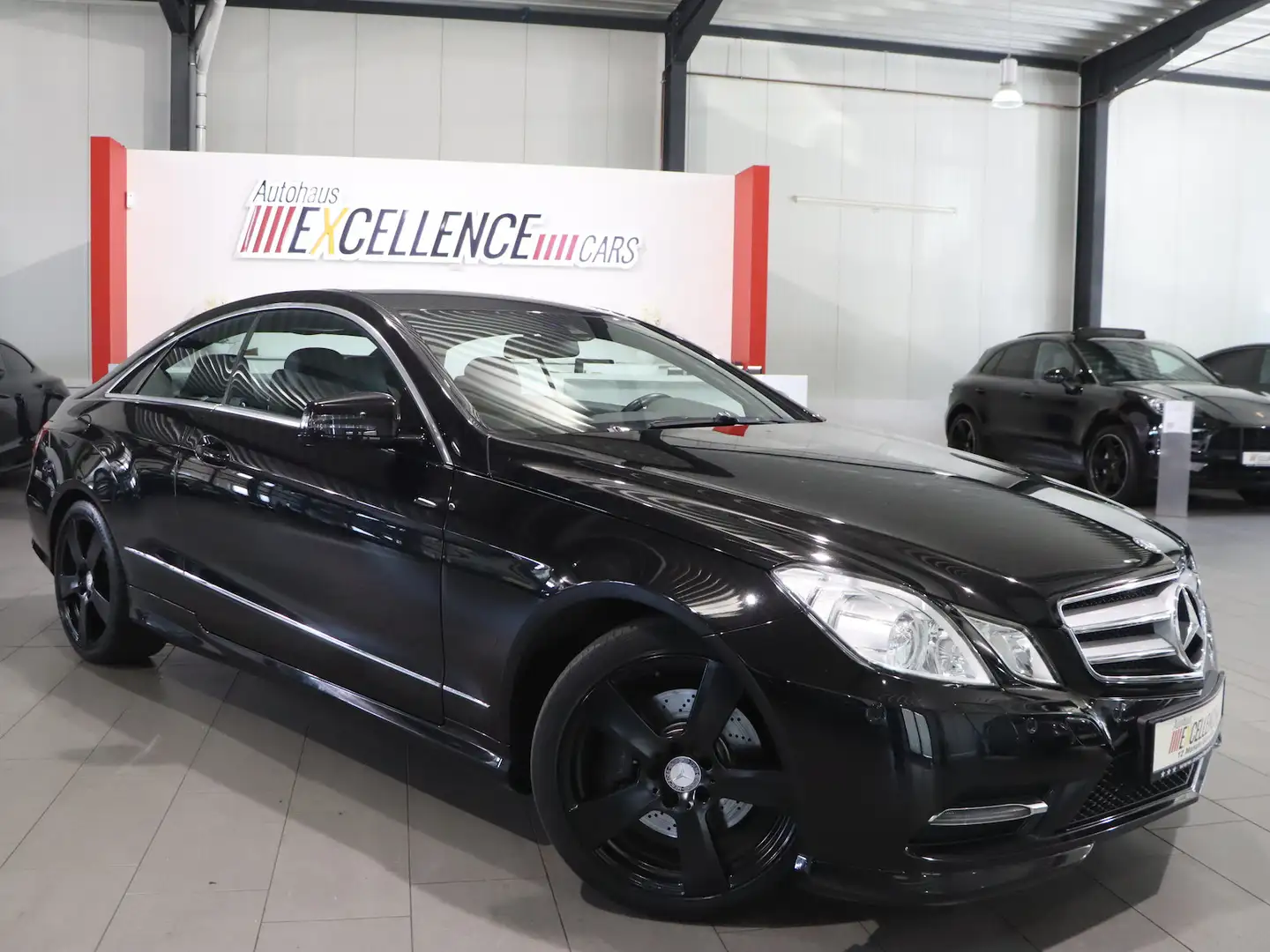 Mercedes-Benz E 200 CGI BE COUPE AMG-LINE STYLING XENON, LEDER Schwarz - 2
