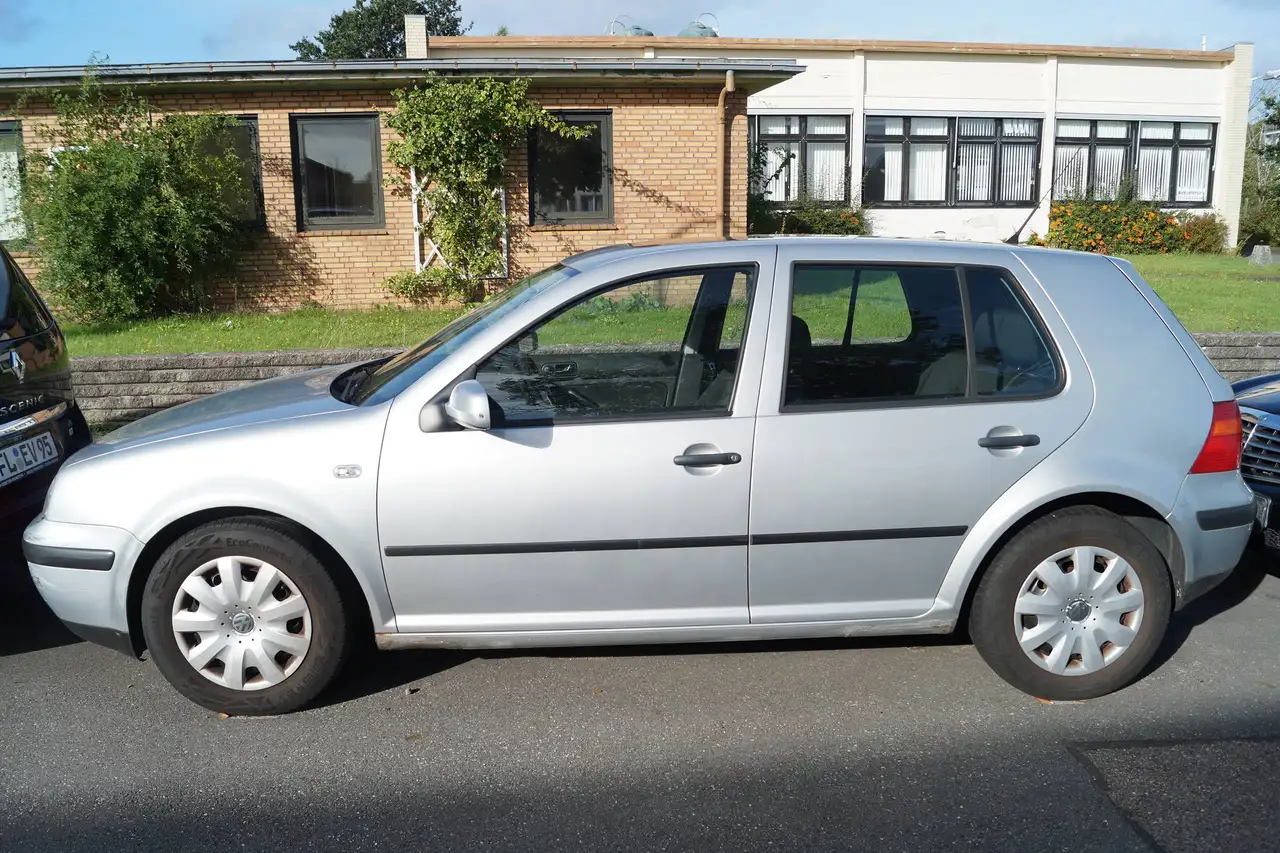Volkswagen Golf IV 1.4 Benzin 5 Türig Kleinwagen ABS ESP Radio Kasette 55KW 75PS 5 Gang Schaltgetriebe Limous TÜV 10/2026 HU/AU 10/2026, foto 5