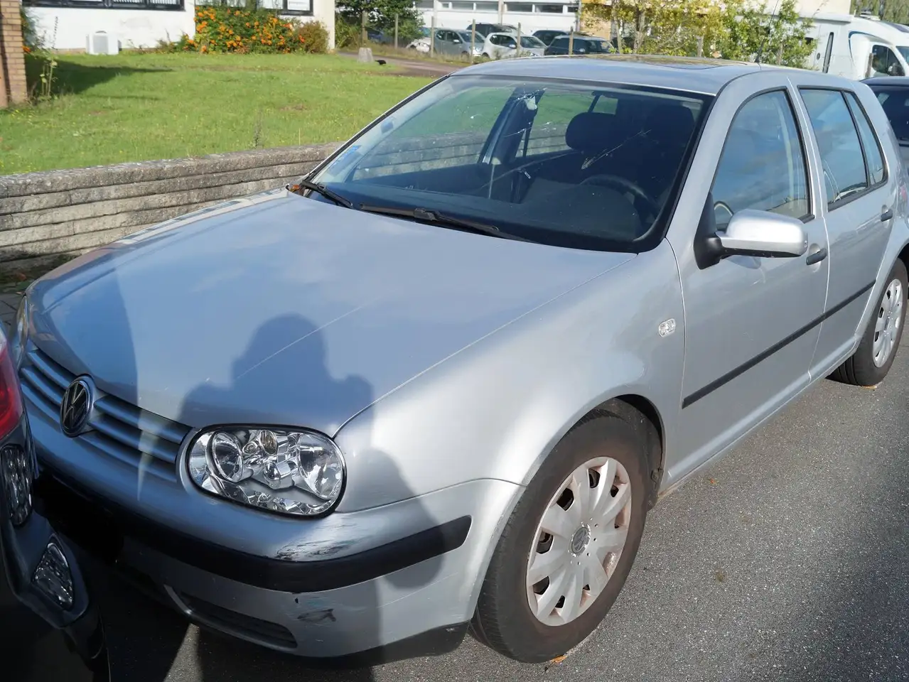 Volkswagen Golf IV 1.4 Benzin 5 Türig Kleinwagen ABS ESP Radio Kasette 55KW 75PS 5 Gang Schaltgetriebe Limous TÜV 10/2026 HU/AU 10/2026, foto 1