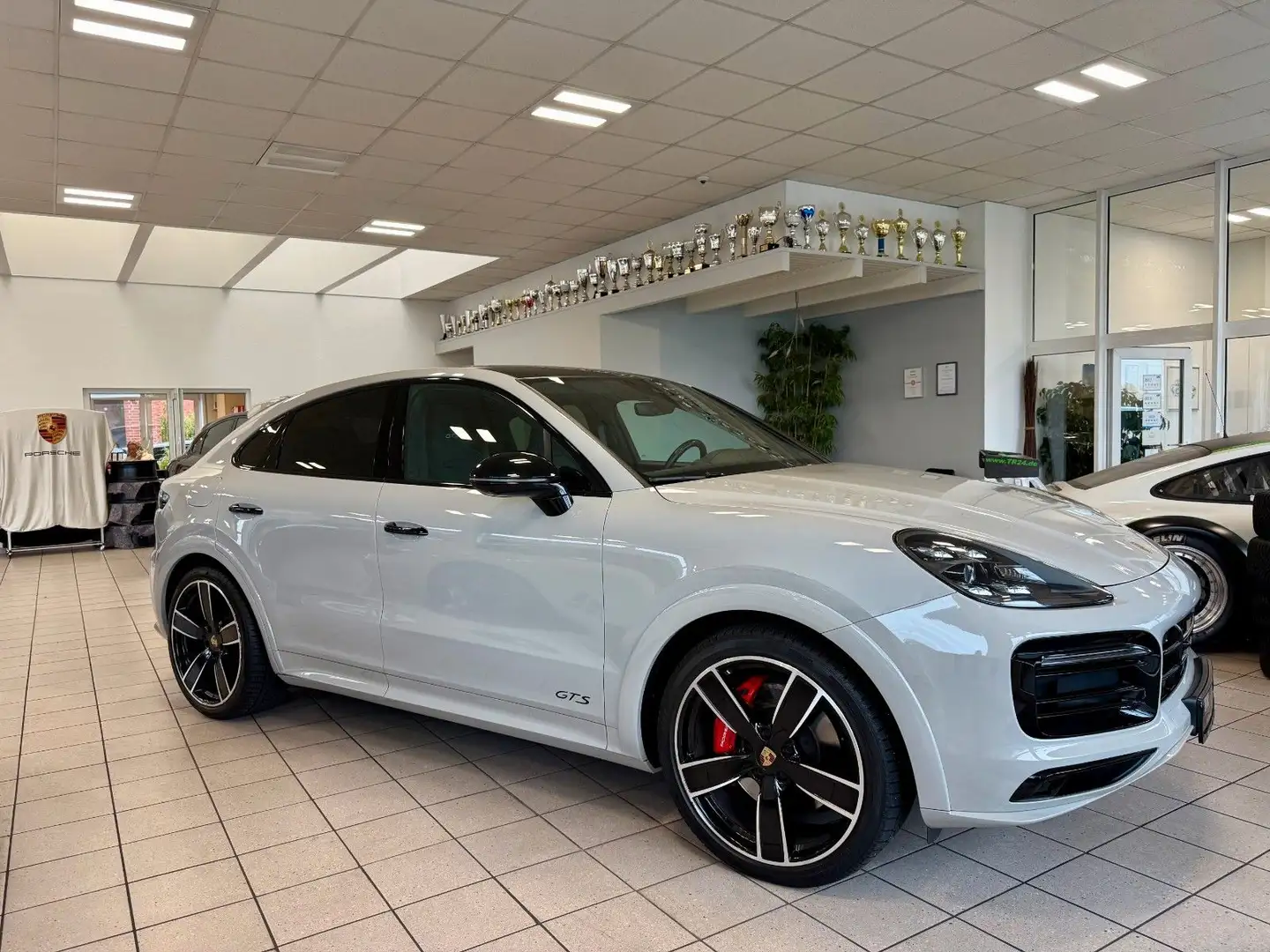 Porsche Cayenne Coupe GTS AHK/ACC/HeadUp/22Zoll Grau - 1