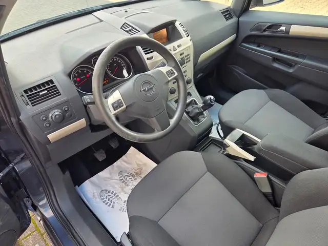 Opel Zafira view 9