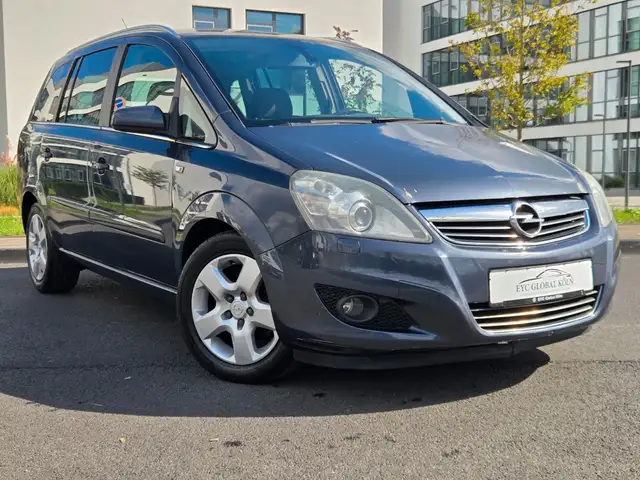 Opel Zafira view 2