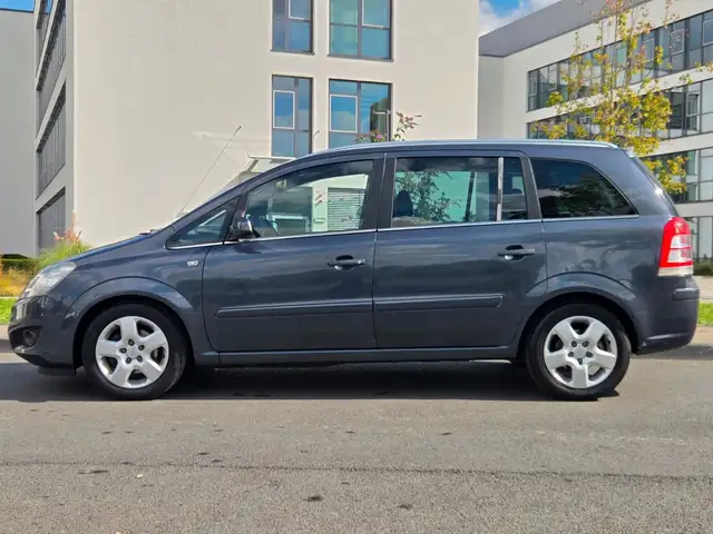Opel Zafira view 5