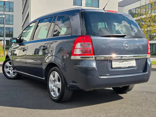 Opel Zafira view 4
