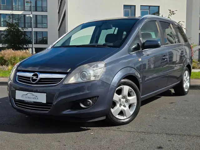 2008 Opel Zafira in Blue for sale