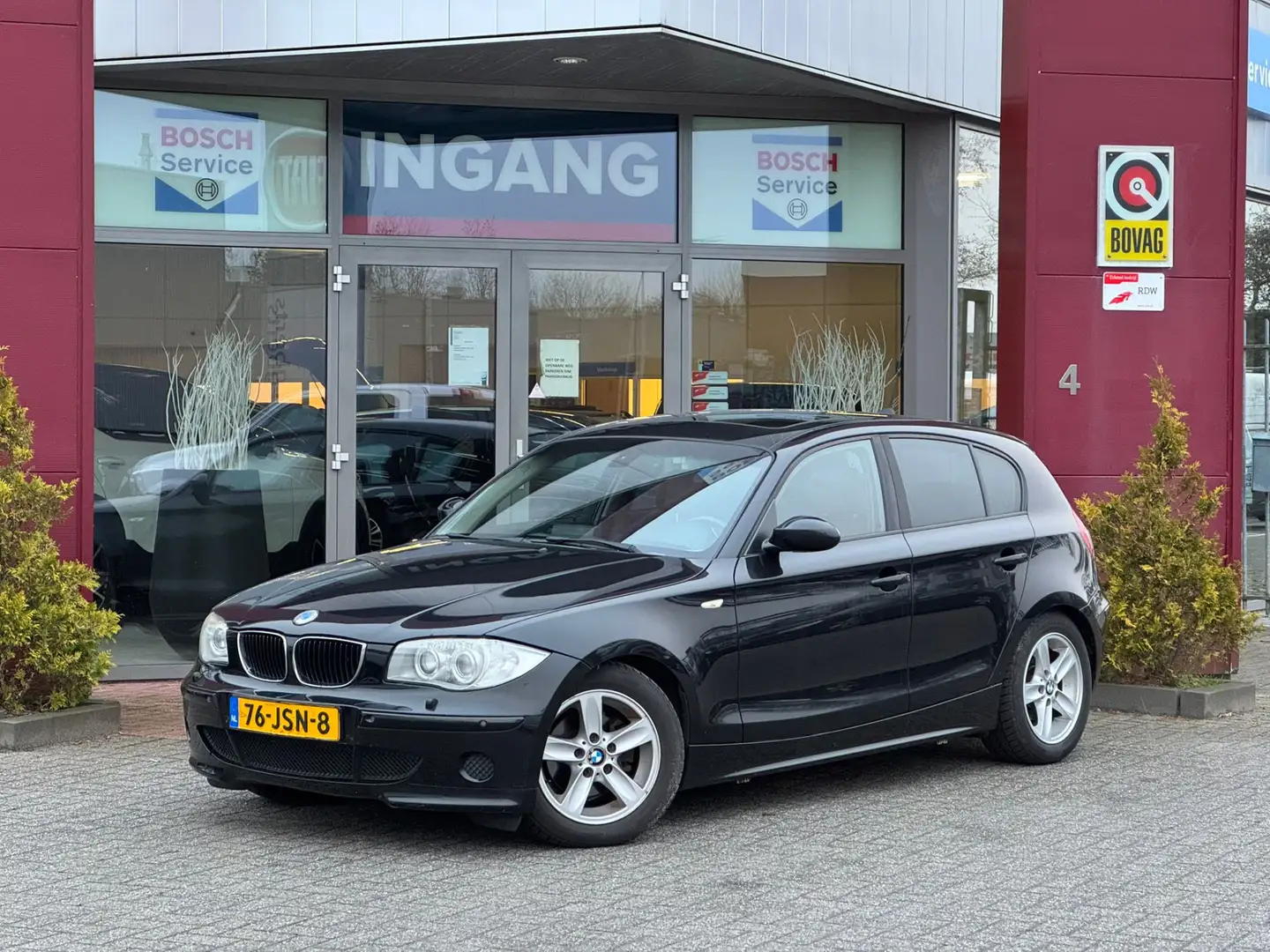 BMW 118 1-serie 118i High Executive Schwarz - 1
