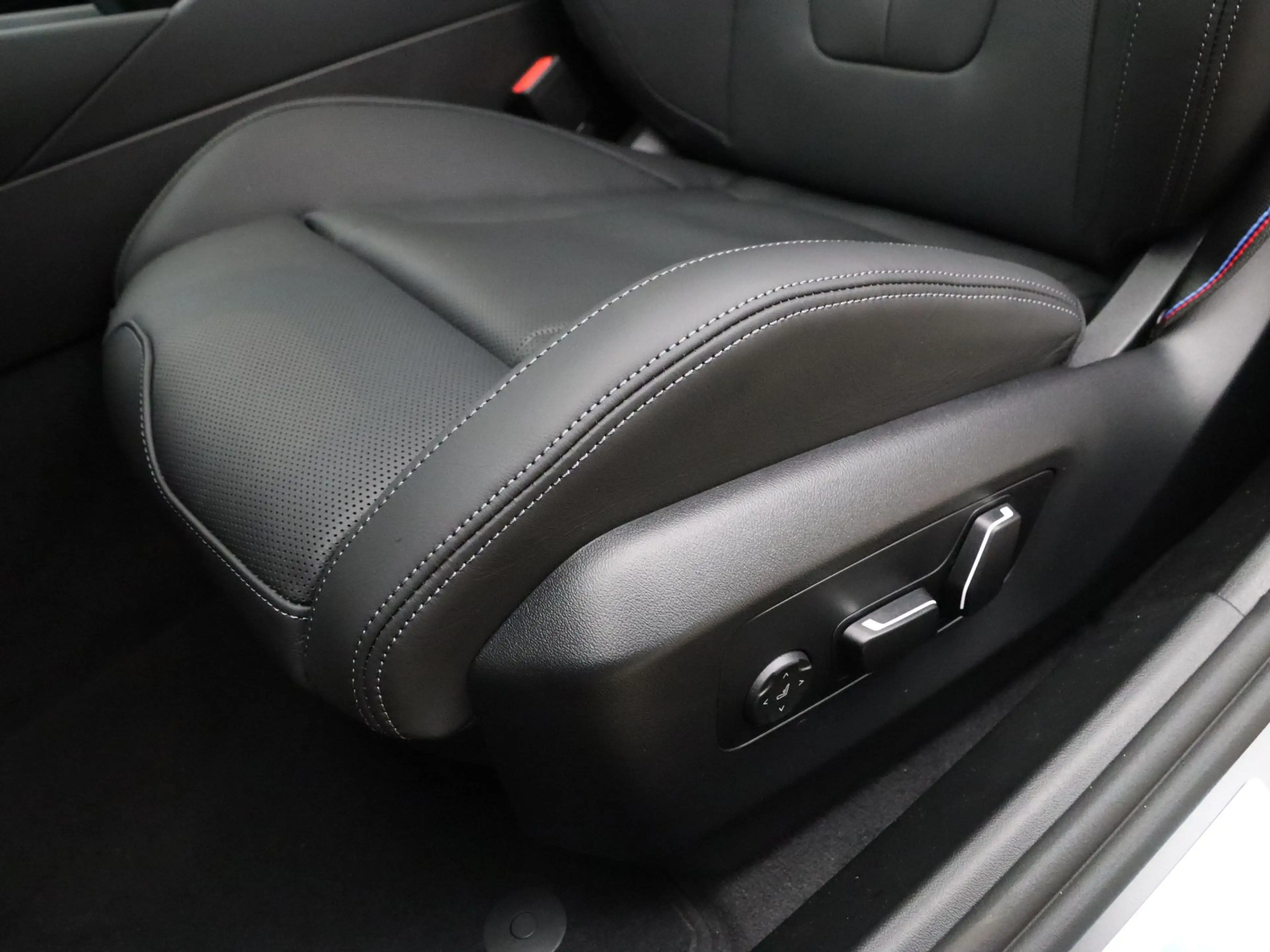 BMW 550 5 serie 550e xDrive — photo 15