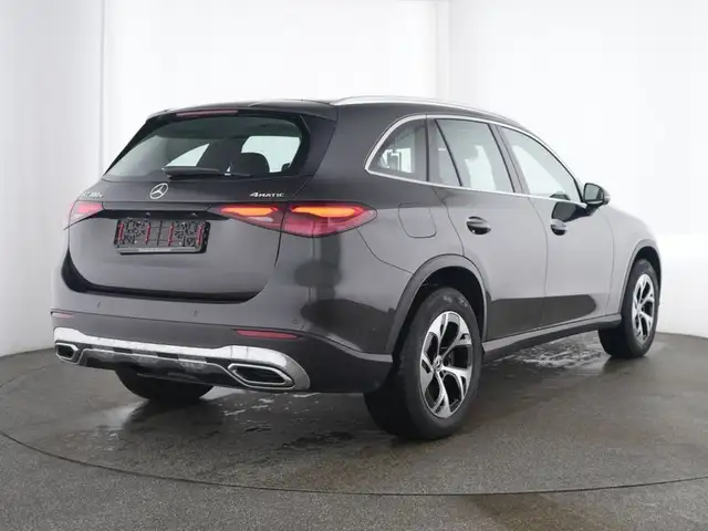 Mercedes-Benz GLC view 3