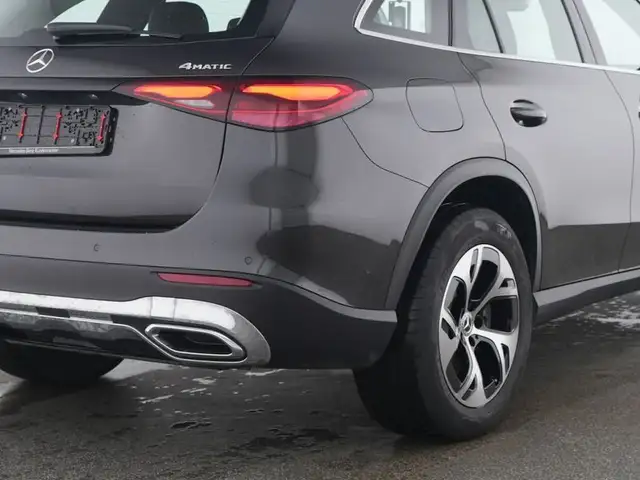 Mercedes-Benz GLC view 4