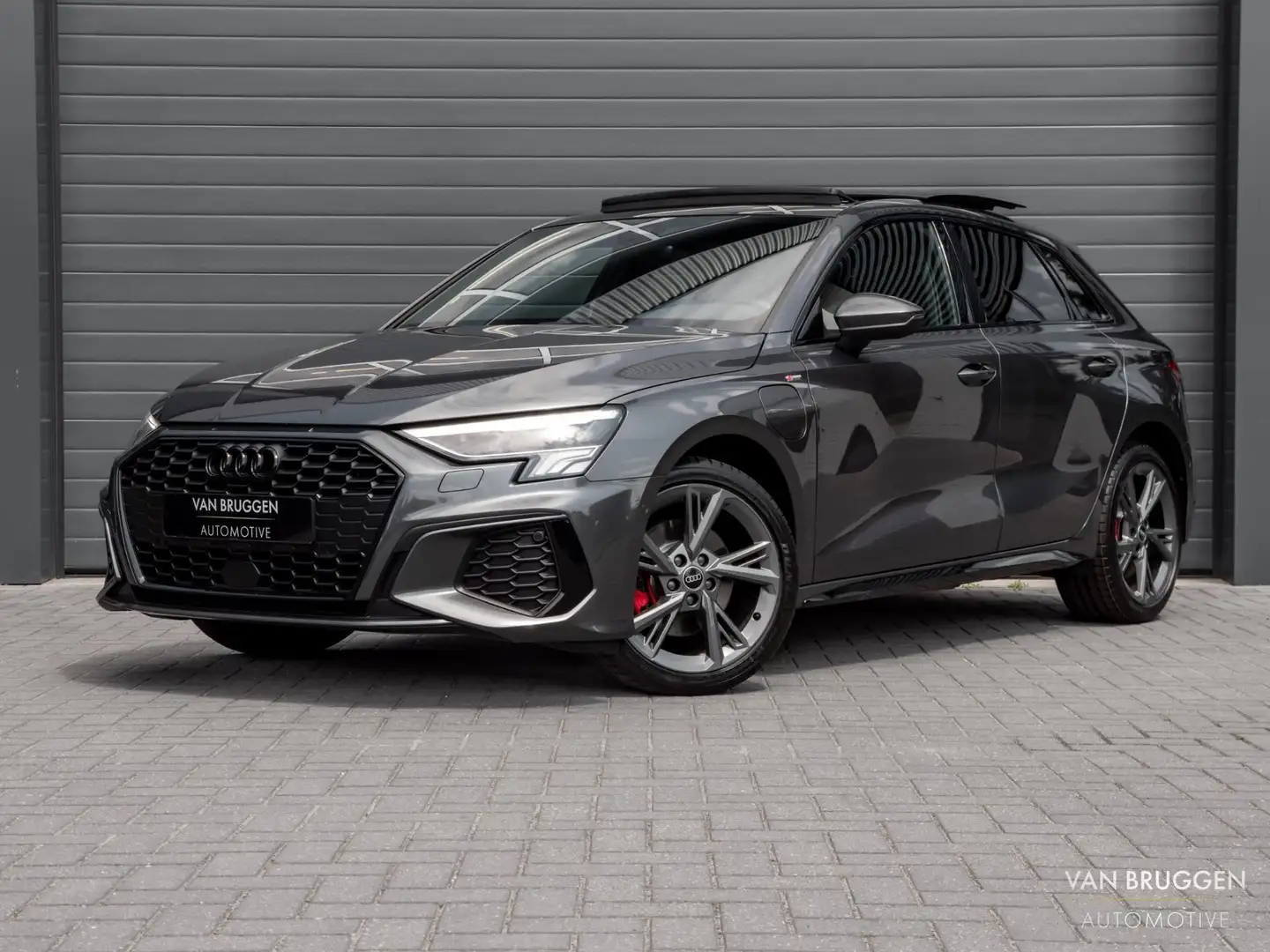 Audi A3 Sportback 40 TFSI E S-Line Pano ACC S3 CarPlay 1e Gri - 1