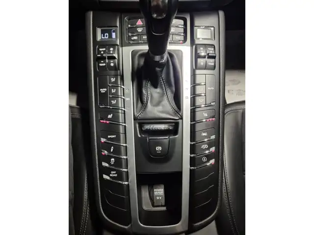 Porsche Macan view 10