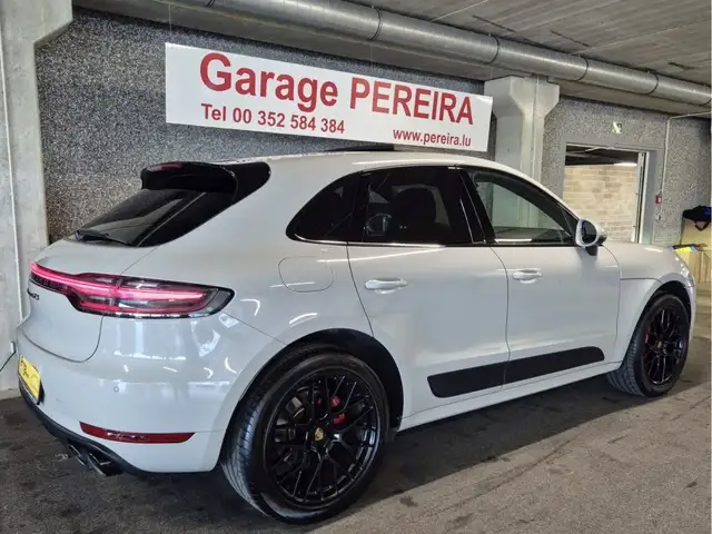 Porsche Macan view 2