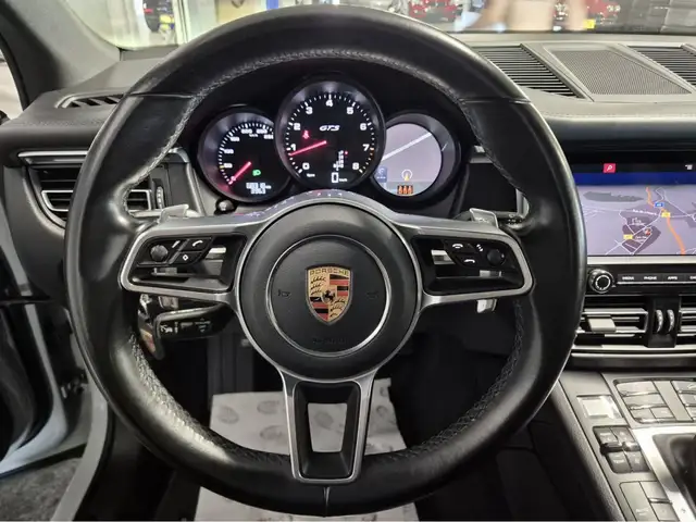 Porsche Macan view 8