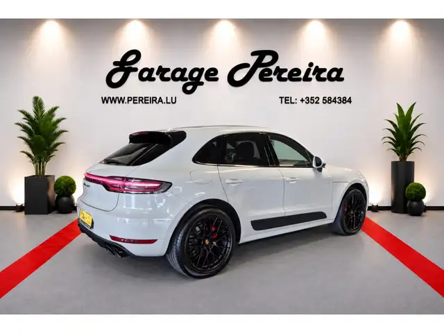 Porsche Macan view 2