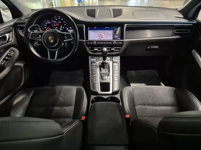 Porsche Macan view 7