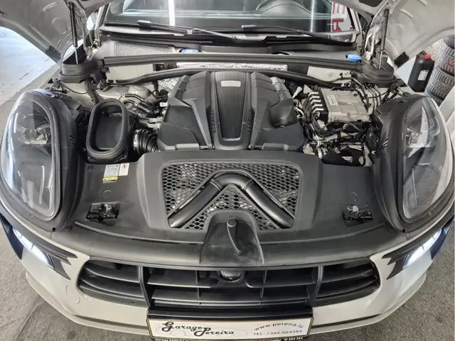 Porsche Macan view 16