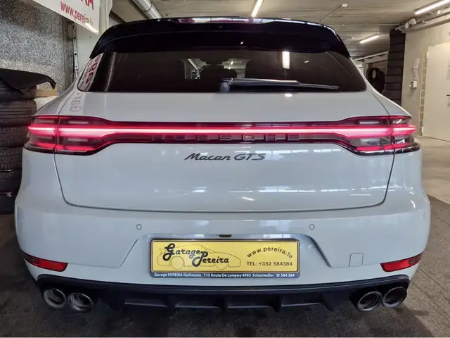 Porsche Macan view 3