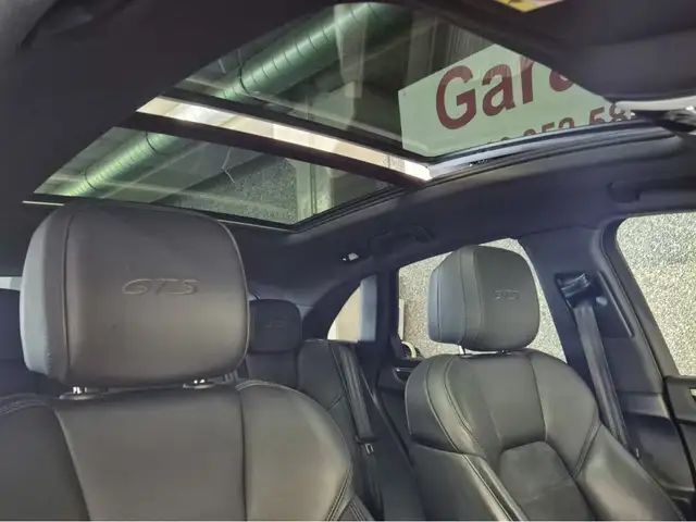 Porsche Macan view 5