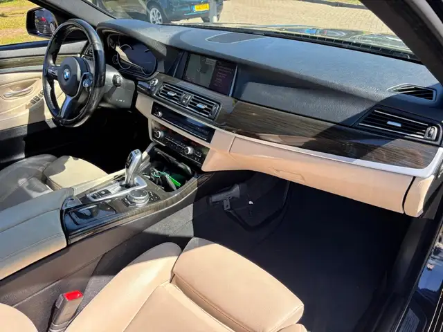 BMW 5 Series view 10