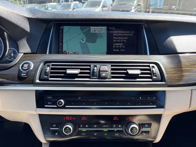 BMW 5 Series view 14