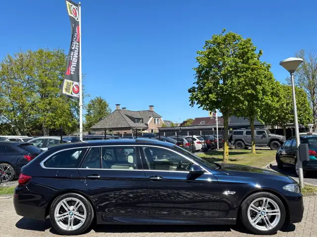 BMW 5 Series view 4
