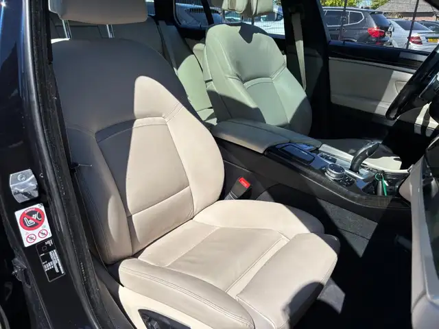 BMW 5 Series view 13