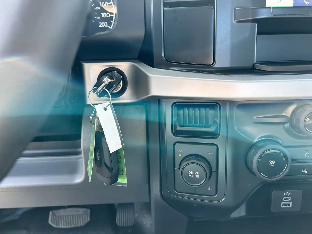 Ford F-550 Super Duty снимка Ford F-550 Super Duty