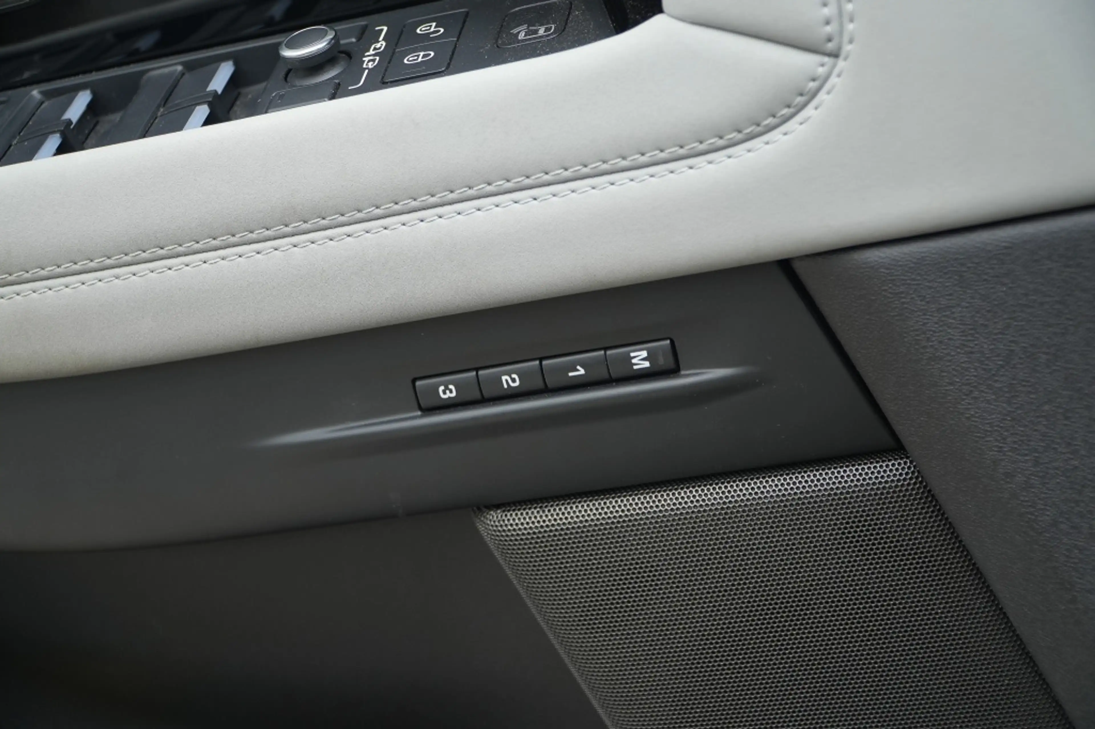 Land Rover Range Rover Evoque 1.5 P300e AWD R-Dynamic S I Pano I ACC I Black Pac — photo 19