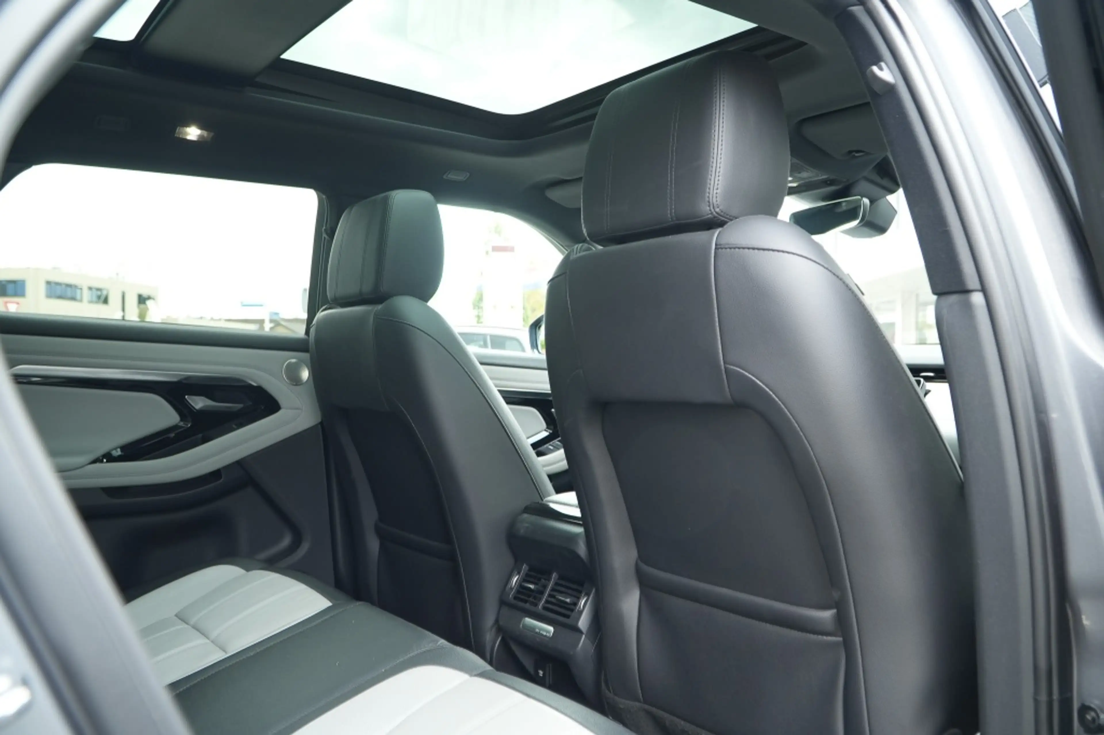 Land Rover Range Rover Evoque 1.5 P300e AWD R-Dynamic S I Pano I ACC I Black Pac — photo 15