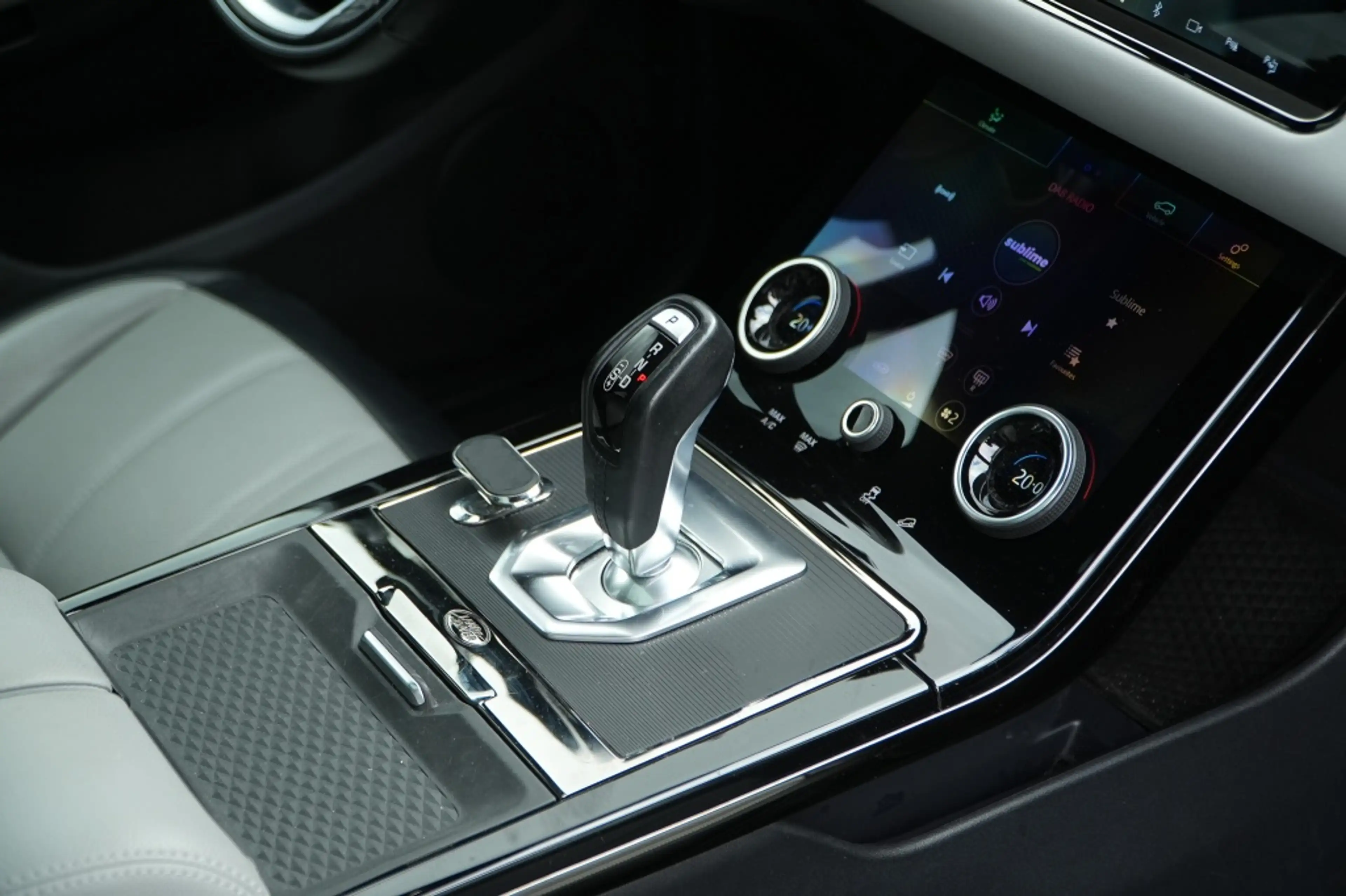 Land Rover Range Rover Evoque 1.5 P300e AWD R-Dynamic S I Pano I ACC I Black Pac — photo 16