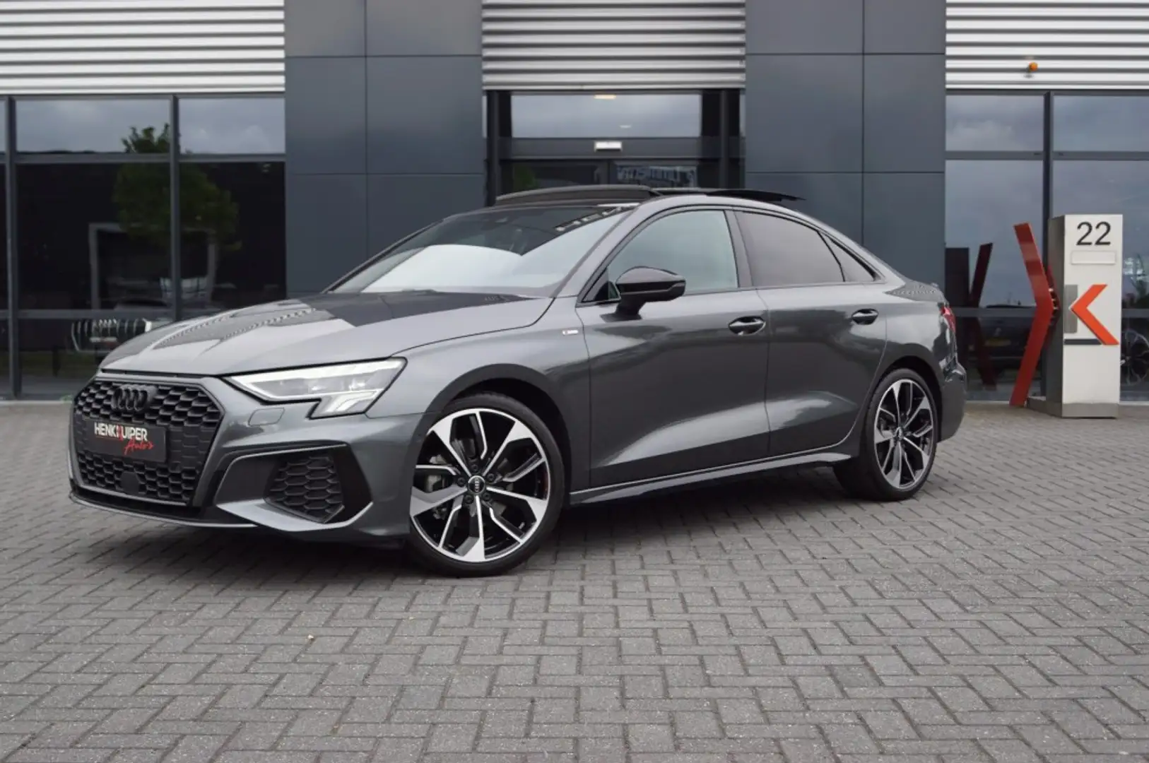Audi A3 Limousine 1.5 TFSI S-line 150pk/ Panodak/ LED/ Car Grijs - 1