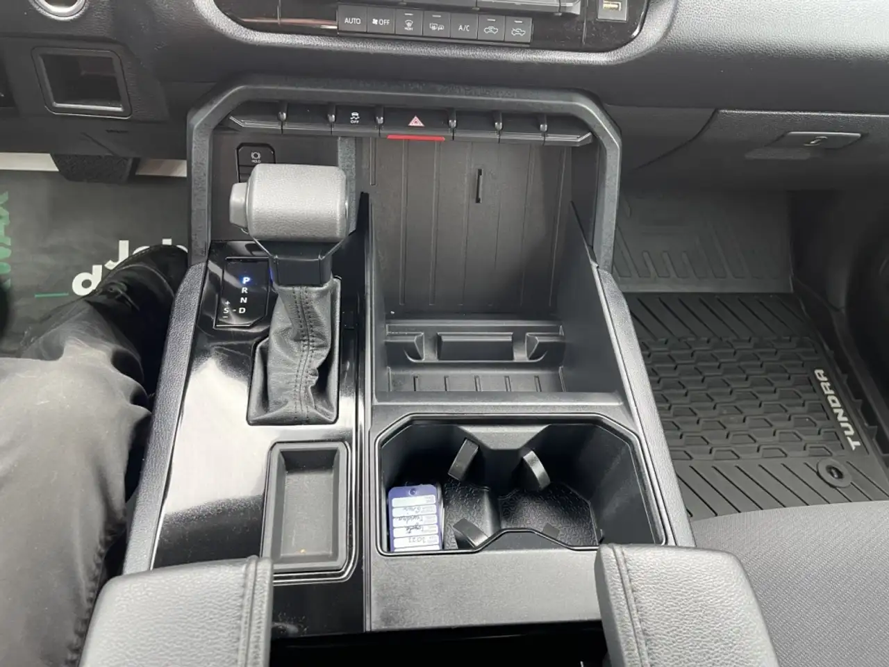 Toyota Tundra снимка Toyota Tundra