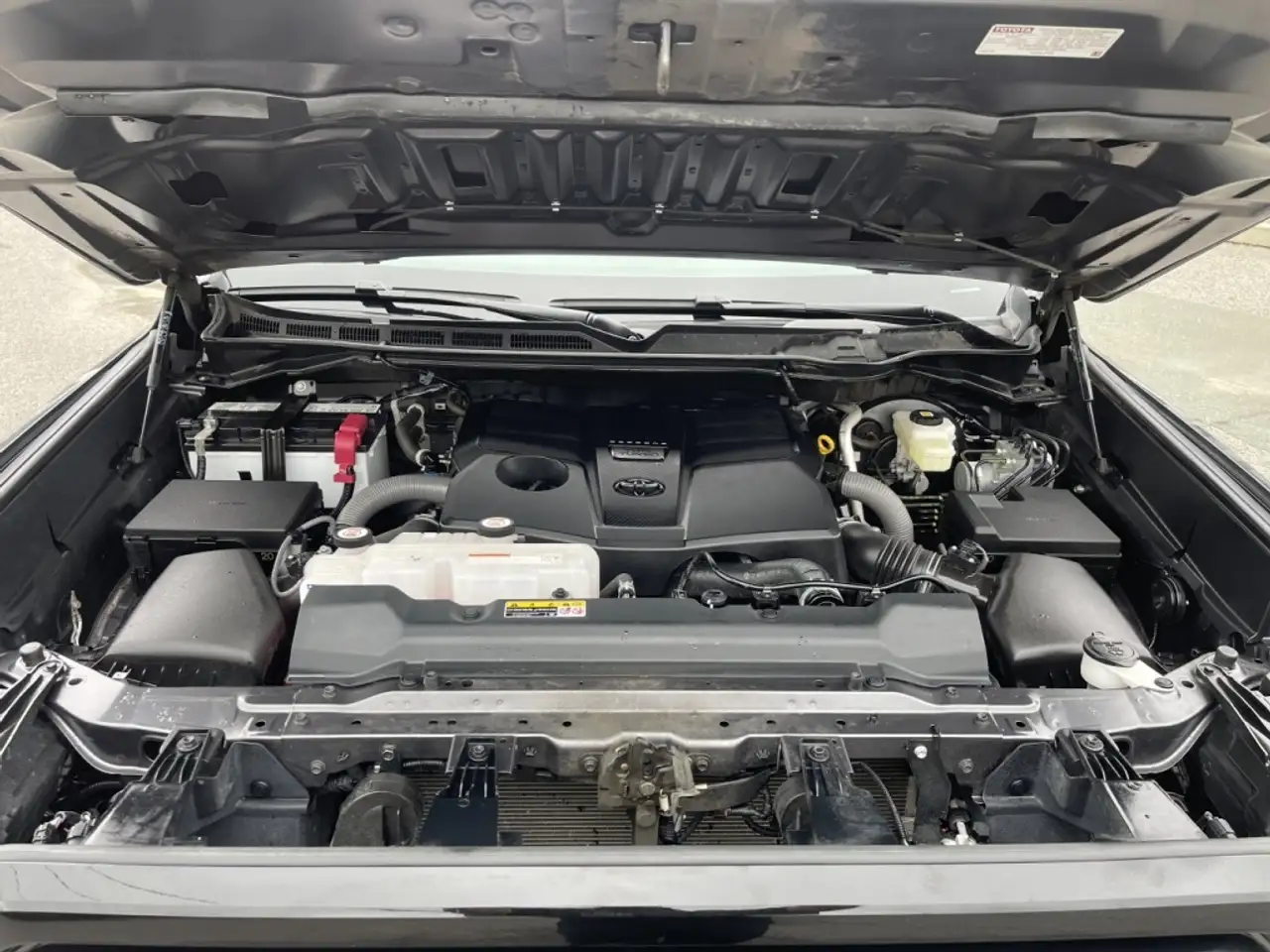 Toyota Tundra снимка Toyota Tundra