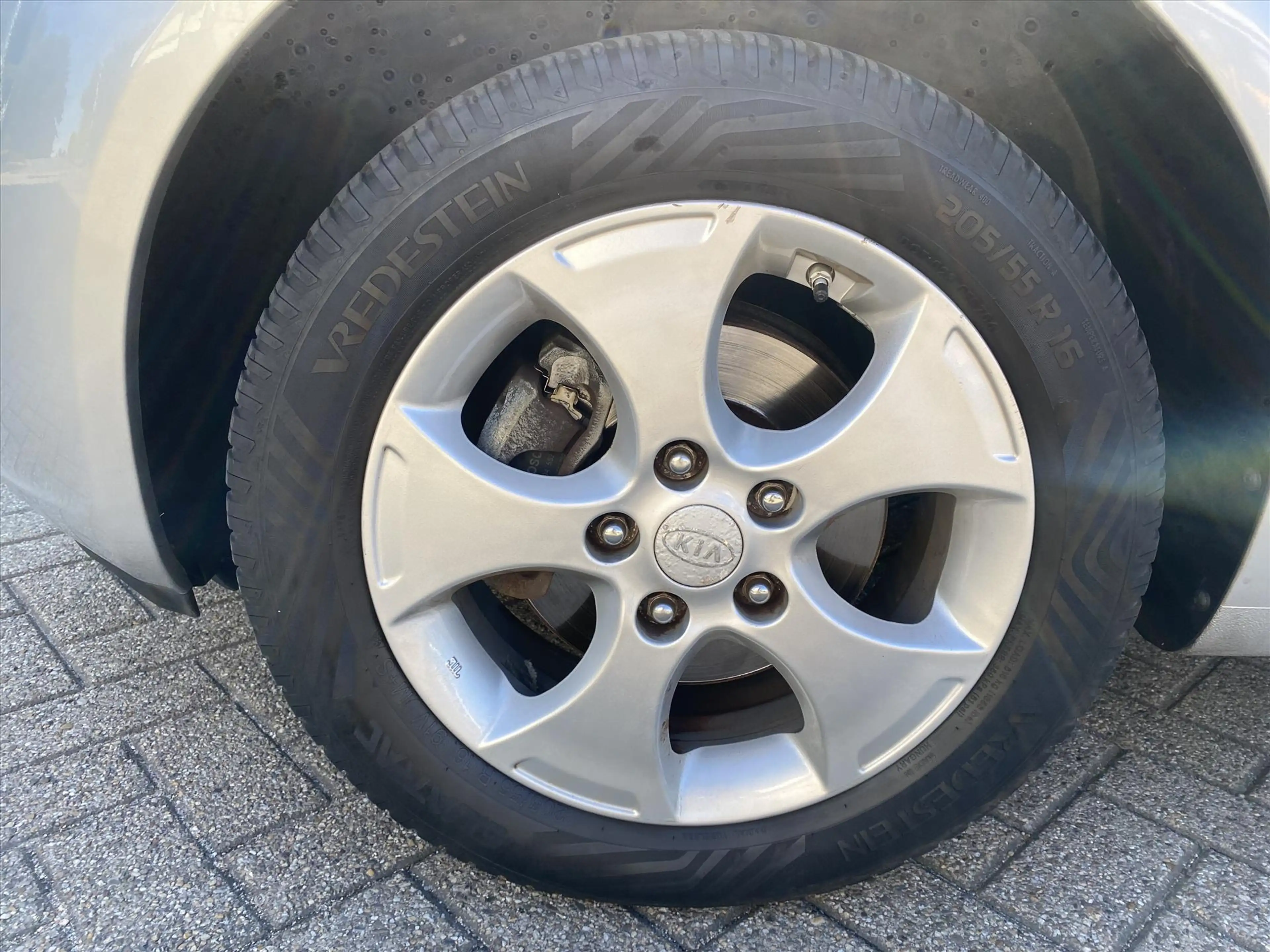 Kia Venga 1.4 CVVT 90pk EconomyLine — photo 11